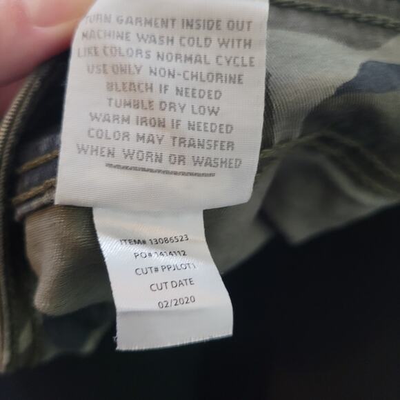 Torrid Size 22 Crop Aviator Skinny Stretch Twill Mid-Rise Pant Dark Camo - Picture 7 of 8